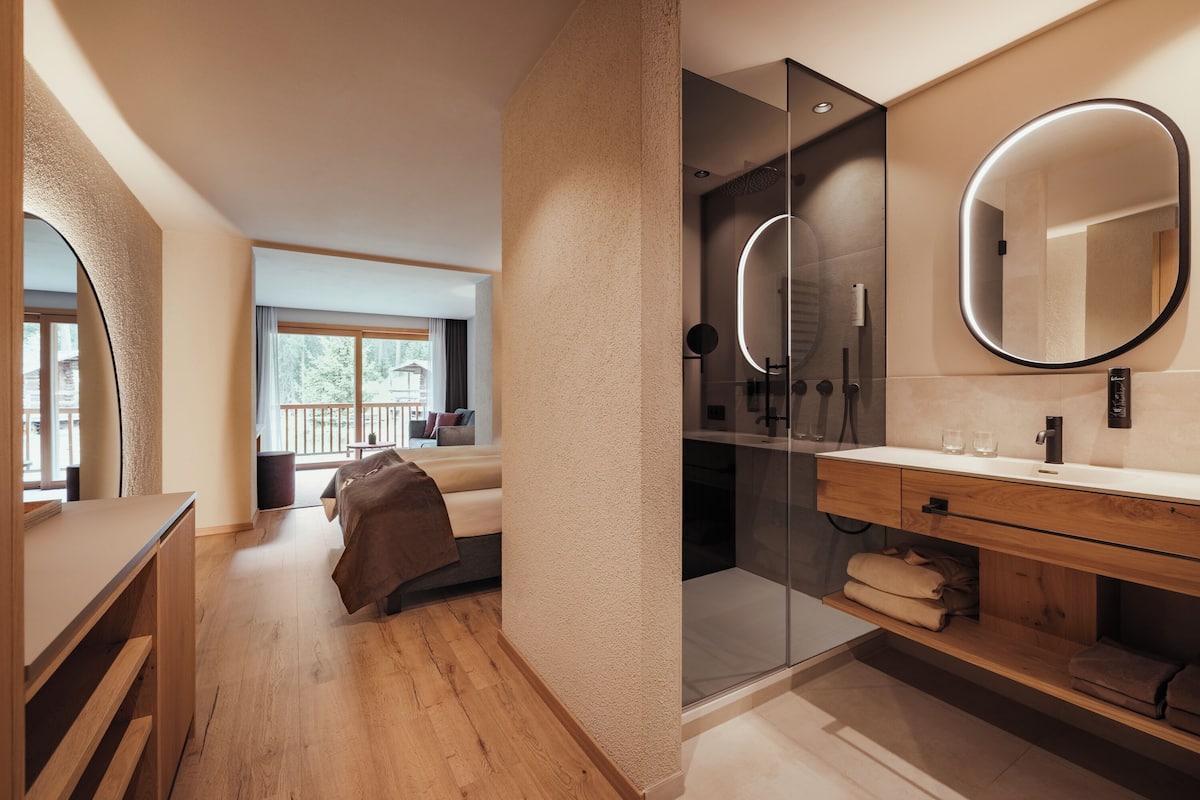 Comfort Double or Twin Room | 1 bedroom, down comforters, pillowtop beds, in-room safe