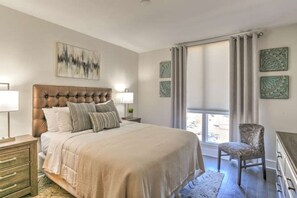 3 chambres, fer et planche à repasser, Wi-Fi, draps fournis