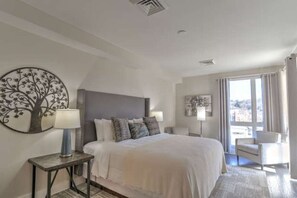 3 bedrooms, iron/ironing board, WiFi, bed sheets - Three Bed Three Bath Central Downtown Condo (Asheville)