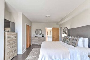 3 chambres, fer et planche à repasser, Wi-Fi, draps fournis