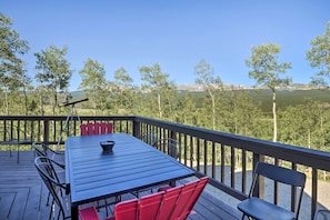 Outdoor dining - Spacious Fairplay Cabin w/ Views ~ 21 Mi to Breck! (Fairplay)