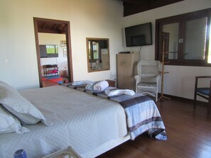 5 bedrooms, iron/ironing board, WiFi, bed sheets