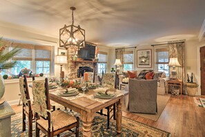 Dining - 2 Living Areas + Fireplace: Mirror Lake Cottage! (Highlands)