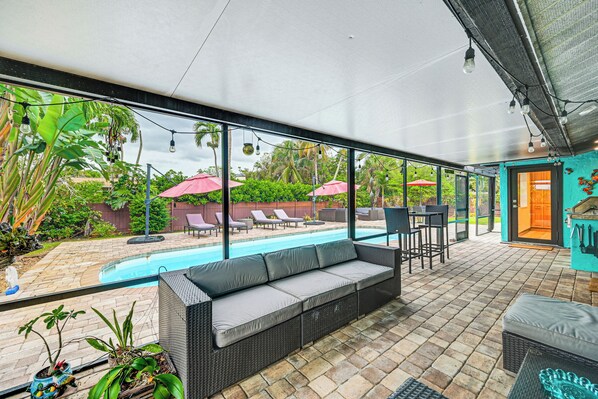 TV, DVD player, books, stereo - 4 Mi to Beach: Pet-Friendly Home in Naples! (Naples)