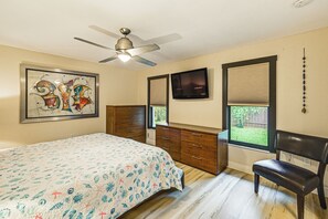 3 bedrooms, desk, iron/ironing board, internet - 4 Mi to Beach: Pet-Friendly Home in Naples! (Naples)