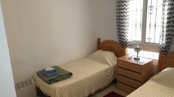 2 chambres, fer et planche Ă repasser, Wi-Fi gratuit, draps fournis