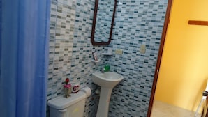 Bathroom - Hospedaje Janet (Puerto Villamil)