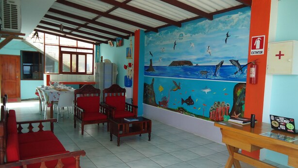 Lobby sitting area - Hospedaje Janet (Puerto Villamil)