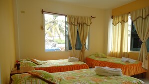 Basic Triple Room, Private Bathroom (3 Single Beds) - Hospedaje Janet (Puerto Villamil)