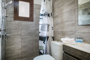 Bathtub, hair dryer, towels, shampoo