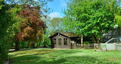 Light, modern and easily accessible and with access to onsite facilities