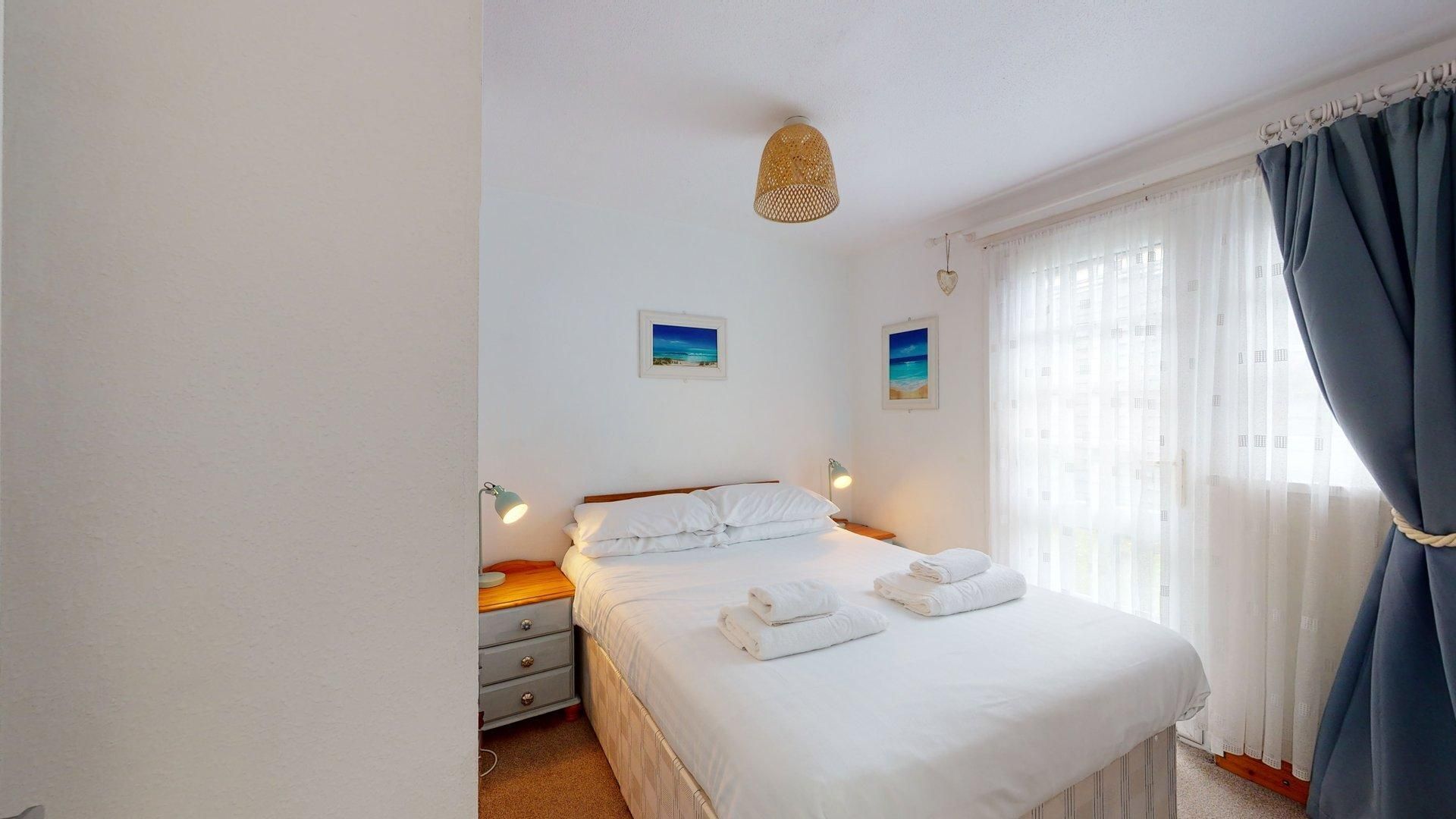 2 habitaciones, tabla de planchar con plancha, wifi y ropa de cama 