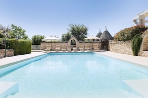 Piscina all'aperto, una piscina riscaldata