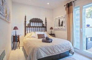 6 bedrooms, iron/ironing board, travel cot, free WiFi
