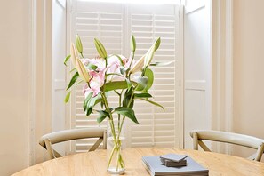 Dining - Stylish Edinburgh Suite in the City Centre (Edinburgh)