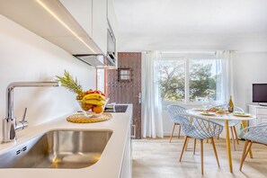 Fridge, microwave, oven, dishwasher