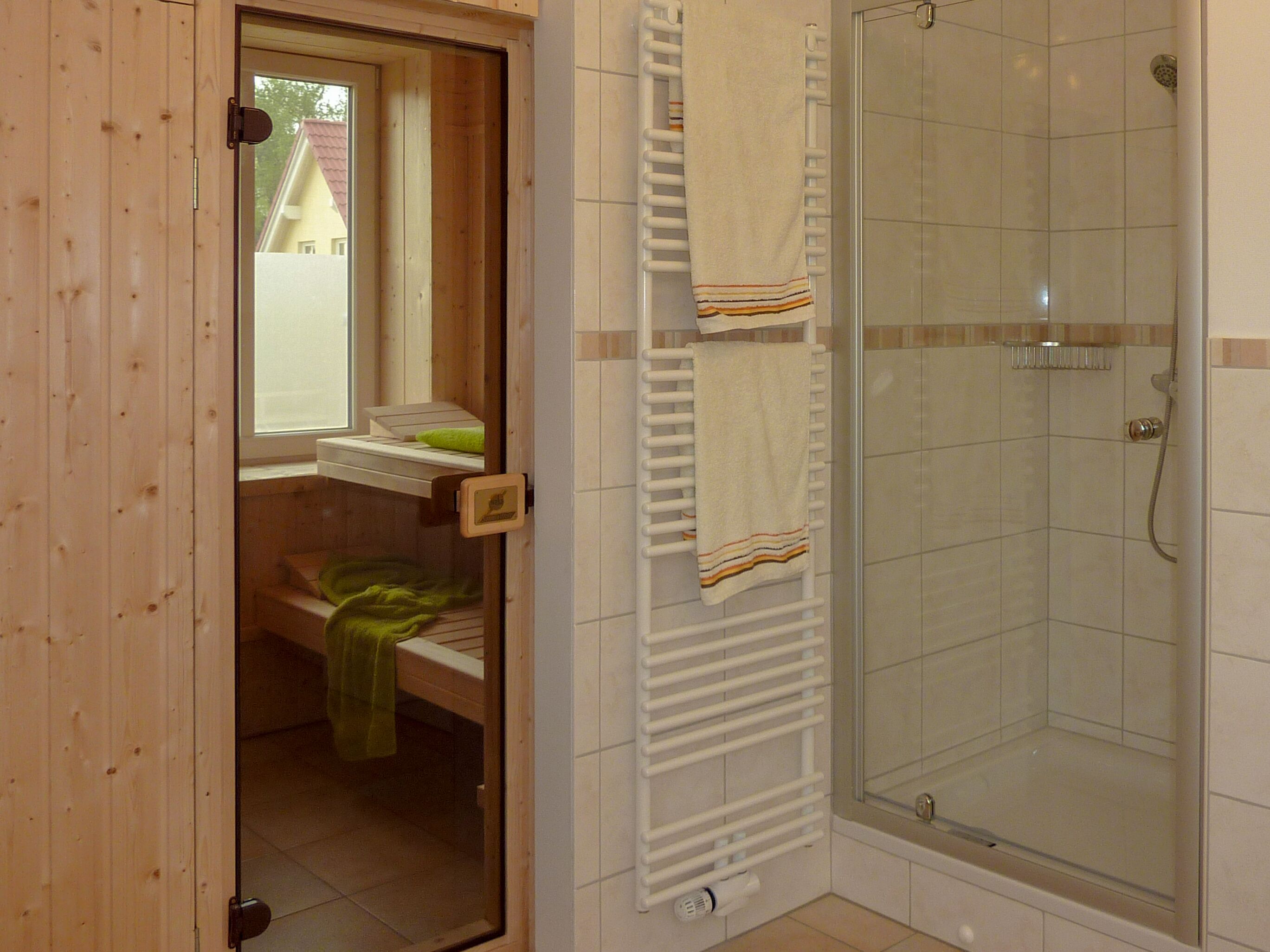 Dusche, Haartrockner, Bidet, Handtücher