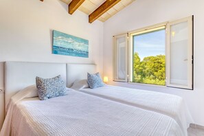 5 bedrooms, free WiFi, bed sheets