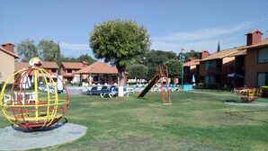 Área de juegos infantiles al aire libre