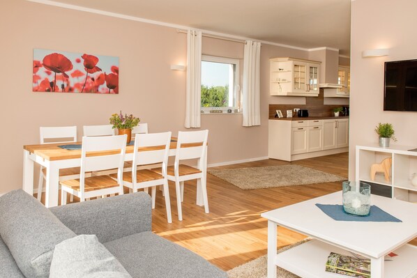 Smart TV, books, stereo