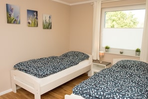 3 chambres, coffres-forts dans les chambres, bureau