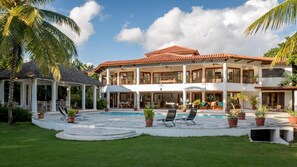 Exterior - 10,000 Sq.Ft, Ocean and Golf Course beautiful View Sleeps 14 (La Romana)