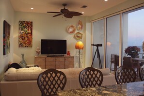 Dining - A Bird's Eye View Diamond Beach Condo  (Galveston)
