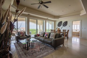 Téléviseur connecté, jeux vidéo, Netflix, livres