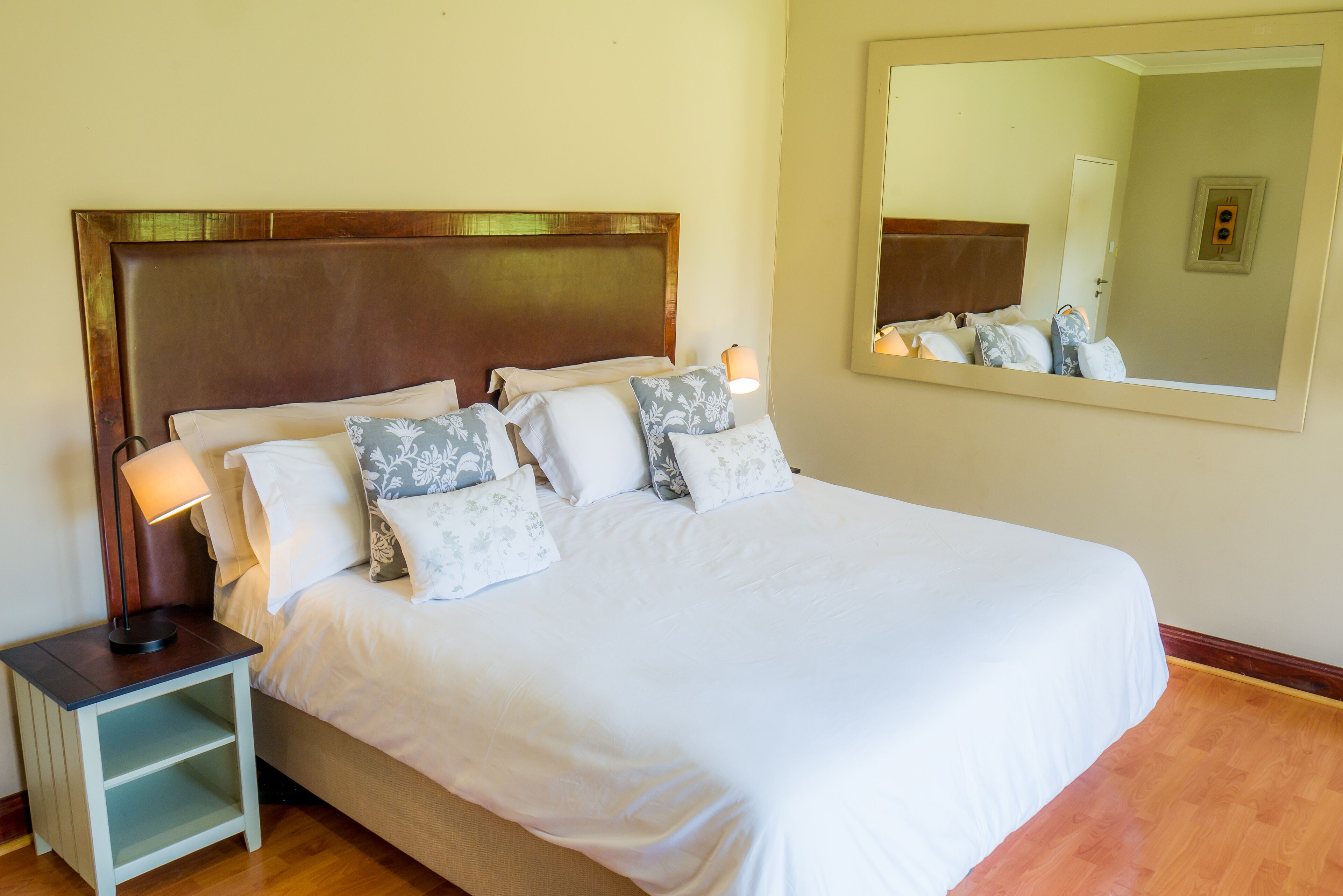 4 室のベッドルーム、WiFi、ベッドシーツ、車椅子でアクセスできる設備