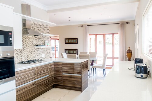 Beautiful 4 bedroom house on 4000m2 plot 