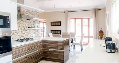 Beautiful 4 bedroom house on 4000m2 plot