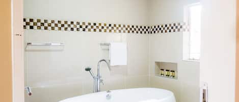 Towels, soap, shampoo, toilet paper