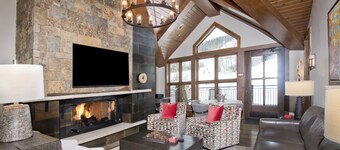 Renovated Ski-in/Ski-Out Condo | Great Location | Hot Tub & Pool