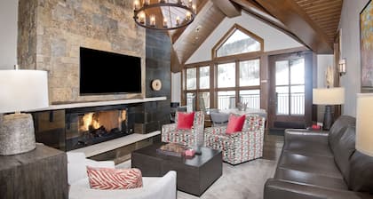 Renovated Ski-in/Ski-Out Condo | Great Location | Hot Tub & Pool