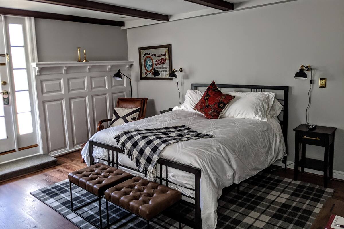 Traditional Room, 1 Queen Bed, Non Smoking, Terrace | 1 bedroom, individually decorated, individually furnished