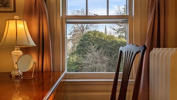 Premium-Suite, 1 King-Bett, Badewanne, Poolblick
