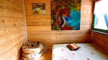 Rumah Pohon Standar, pemandangan gunung | Didekorasi berbeda-beda dan dilengkapi dengan perabotan berbeda-beda