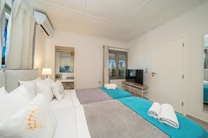 Villa, 3 habitaciones (Independent) | Ropa de cama de alta calidad y caja de seguridad en la habitación 