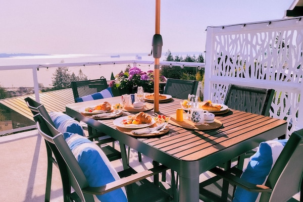 Family Double Room, 2 Double Beds, Non Smoking, Ocean View | Private kitchen | Shared fridge, microwave, electric kettle, toaster
