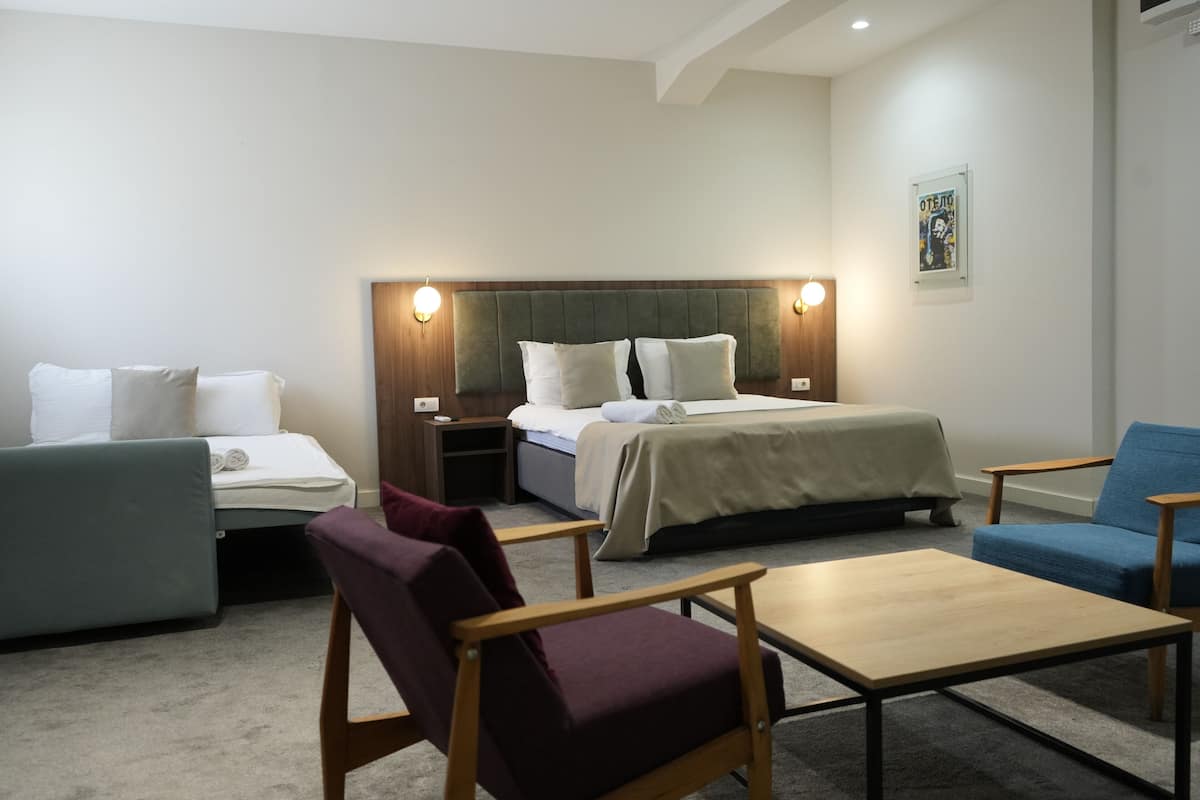 Standard Triple Room | Premium bedding, Tempur-Pedic beds, minibar, in-room safe