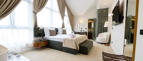 Presidential Double Room | Minibar, in-room safe, individually decorated, individually furnished