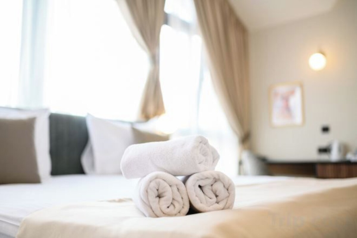Premium bedding, Tempur-Pedic beds, minibar, in-room safe