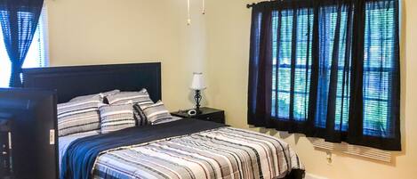2 bedrooms, desk, iron/ironing board, free WiFi