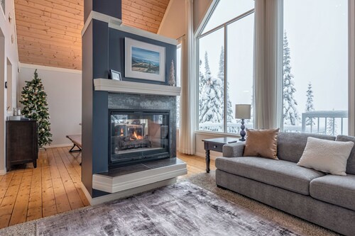 Deluxe maison peut accueillir confortablement 14 personnes avec 5 chambres et 3 salles de bains