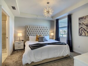 3 bedrooms, iron/ironing board, travel cot, free WiFi - Spacious End-Unit Condo | Modern Open Floor Plan w/ Elegant Décor & Full Comfort | Minutes to Disney (Kissimmee)