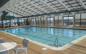 室内游泳池，恒温泳池