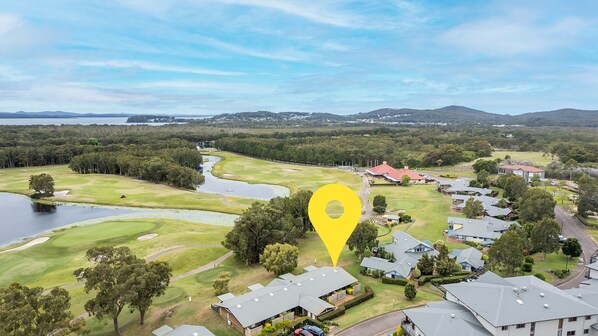 Golf - Villa 121 Horizons , 37 Horizons Drive - fantastic villa on the golf course (Salamander Bay)