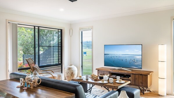 Smart TV, books