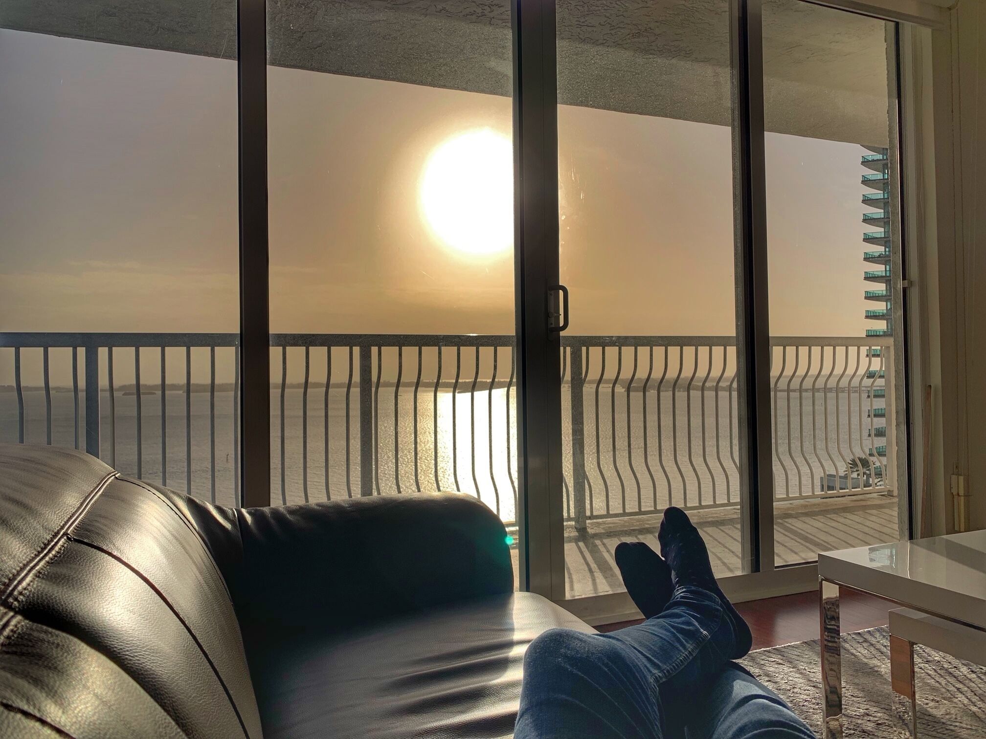 Waterfront Unit @ Brickell with amazing bay views, 24 Hr Gym and FREE PARKING