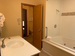 Hair dryer, towels, toilet paper - You will keep coming back for more! (East Stroudsburg)